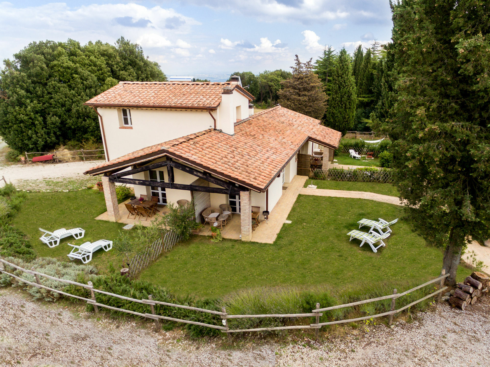 Borgo Le Colline Luxury Agriturismo In Tuscany Gambassi Terme Exterior photo